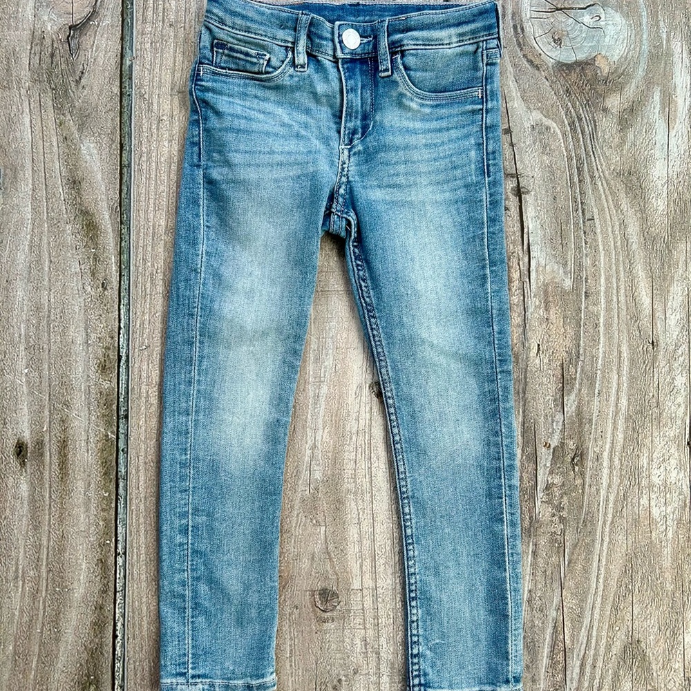 H&M size 3-4yrs Girls Classic Light Wash Skinny Fit Blue Denim Jeans, like new
